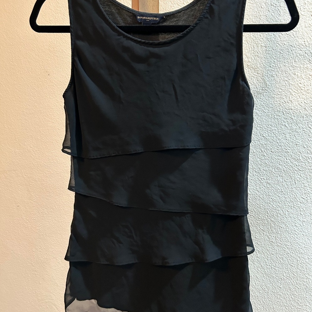 BR black sleeveless blouse